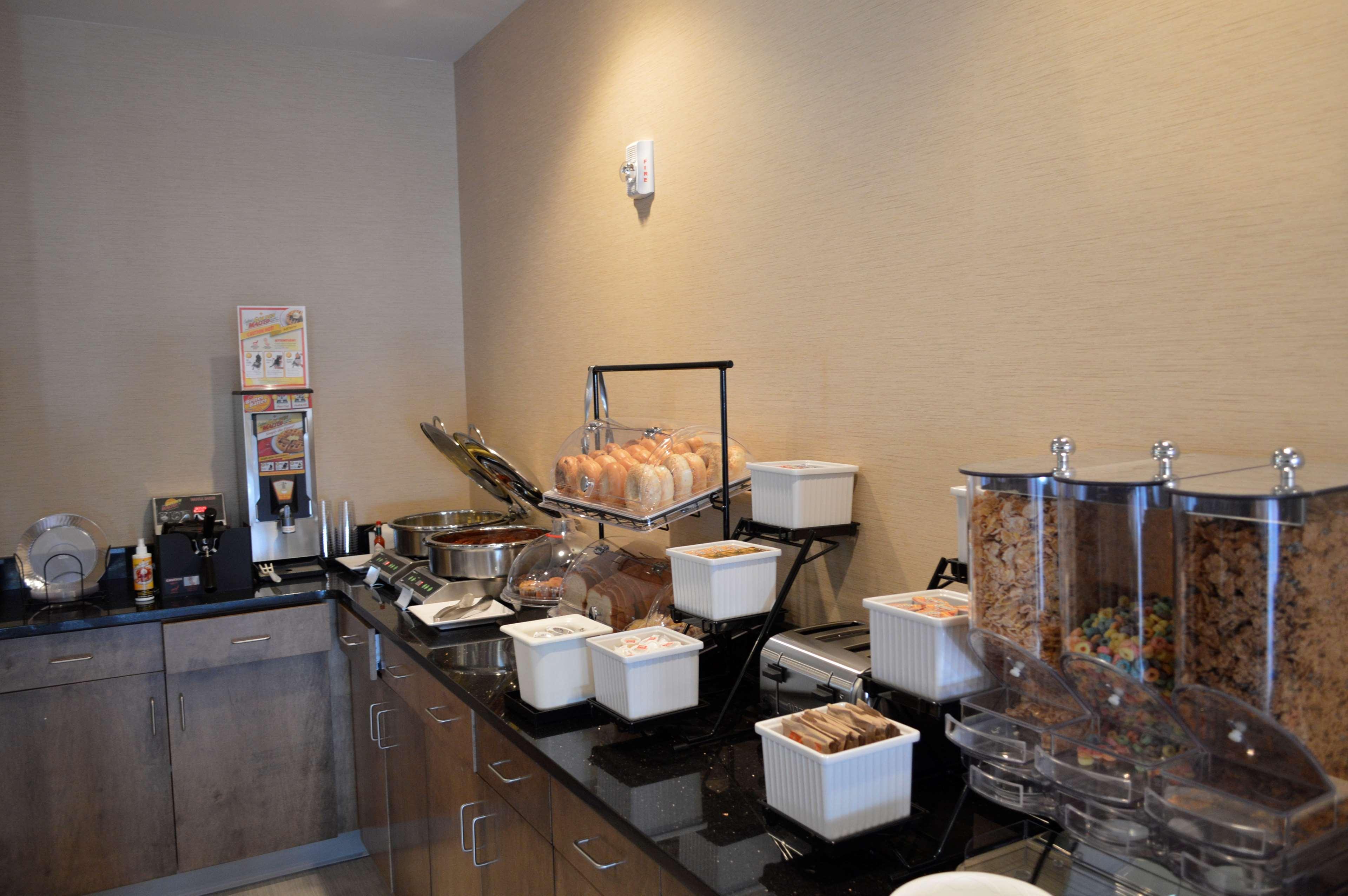 Best Western Plus Atrium Inn & Suites Clarksville Eksteriør billede